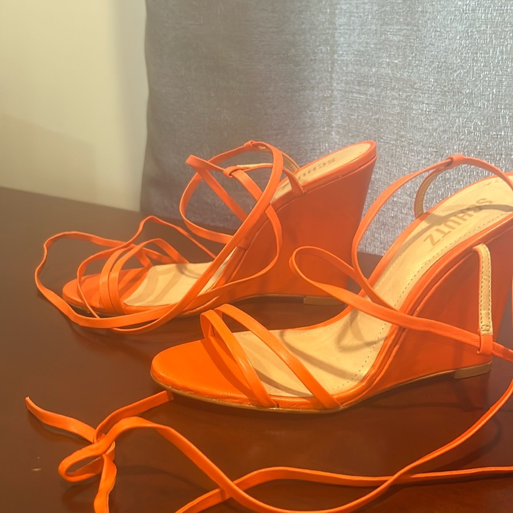 Schutz tieup wedges